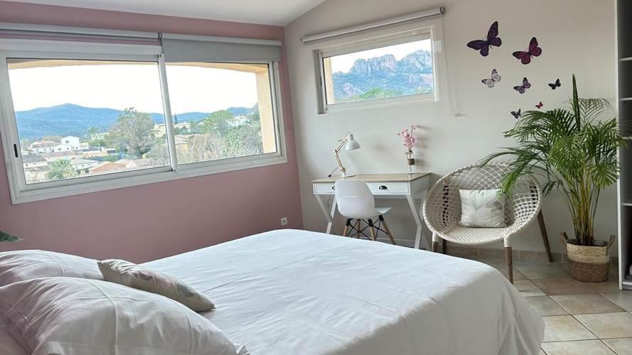 2 Hebergements - 10 Couchages - Parking, Piscine, Jacuzzi - Convivialite Roquebrune-sur Argens Exteriér fotografie