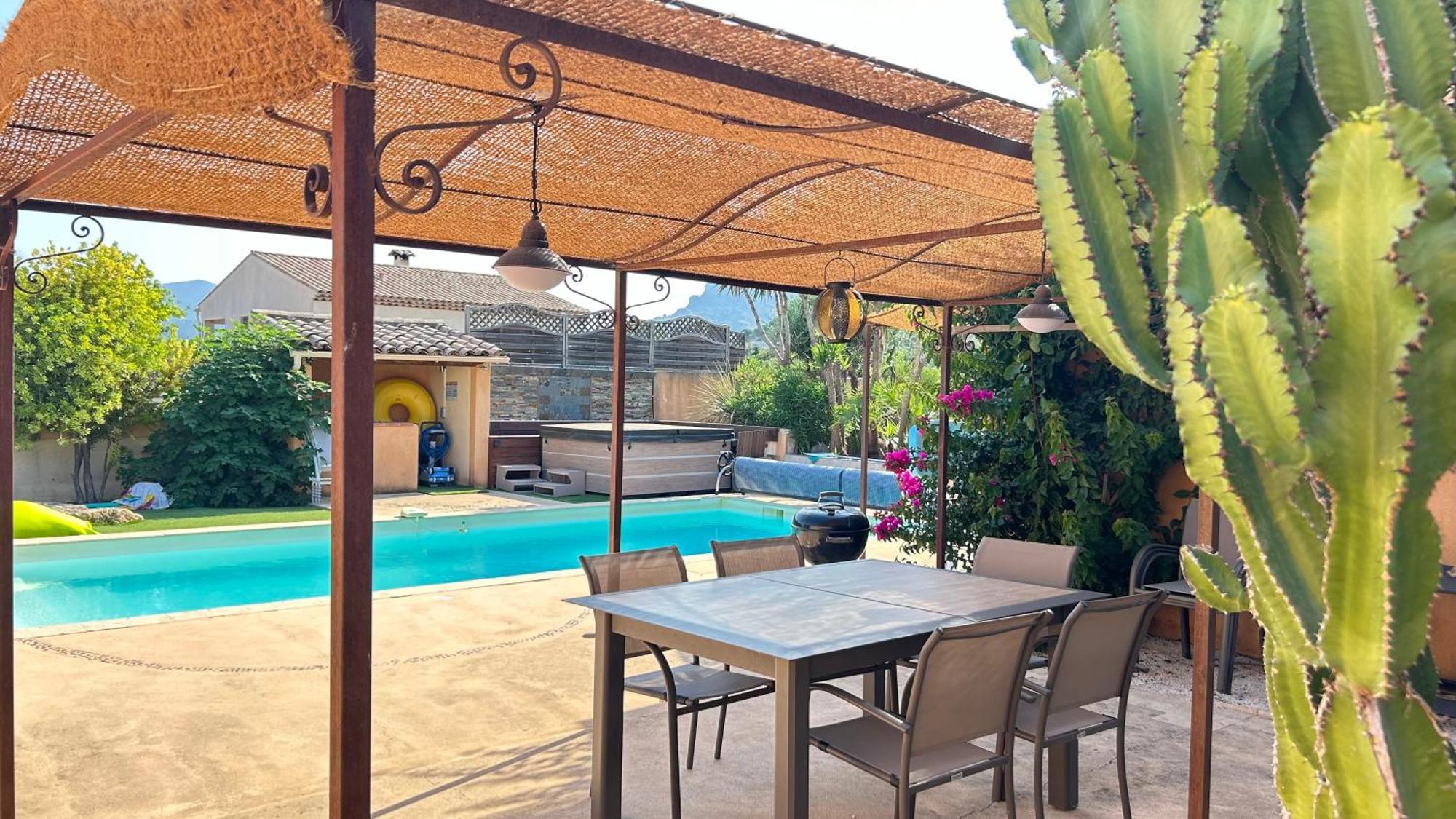 2 Hebergements - 10 Couchages - Parking, Piscine, Jacuzzi - Convivialite Roquebrune-sur Argens Exteriér fotografie