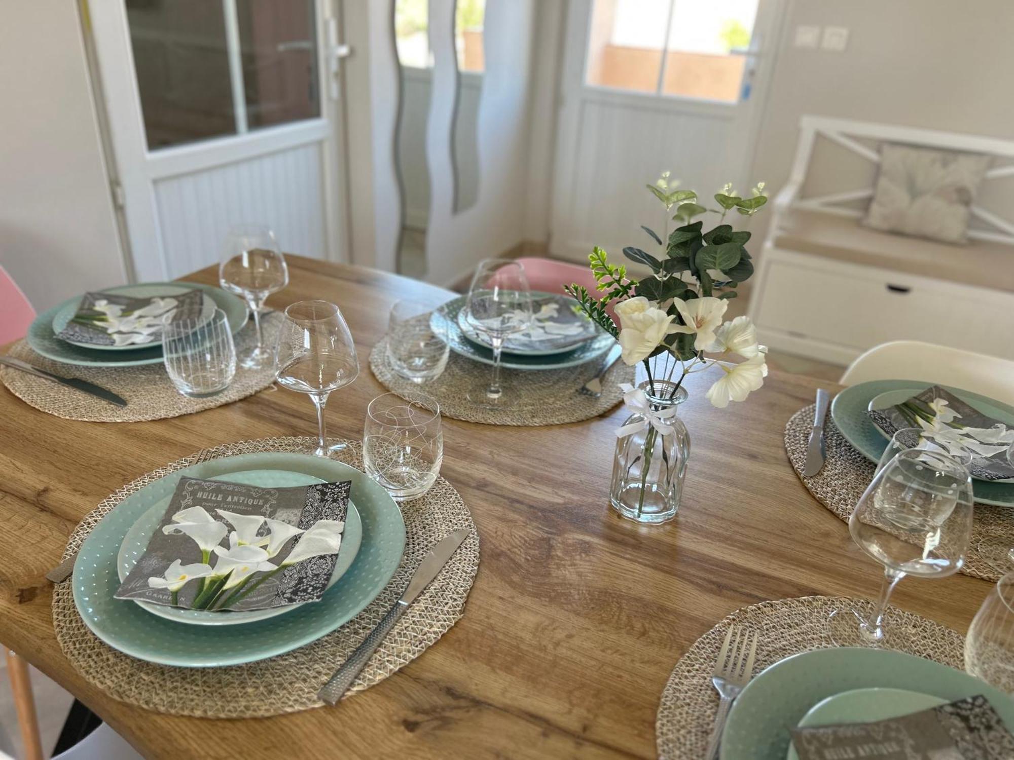 2 Hebergements - 10 Couchages - Parking, Piscine, Jacuzzi - Convivialite Roquebrune-sur Argens Exteriér fotografie