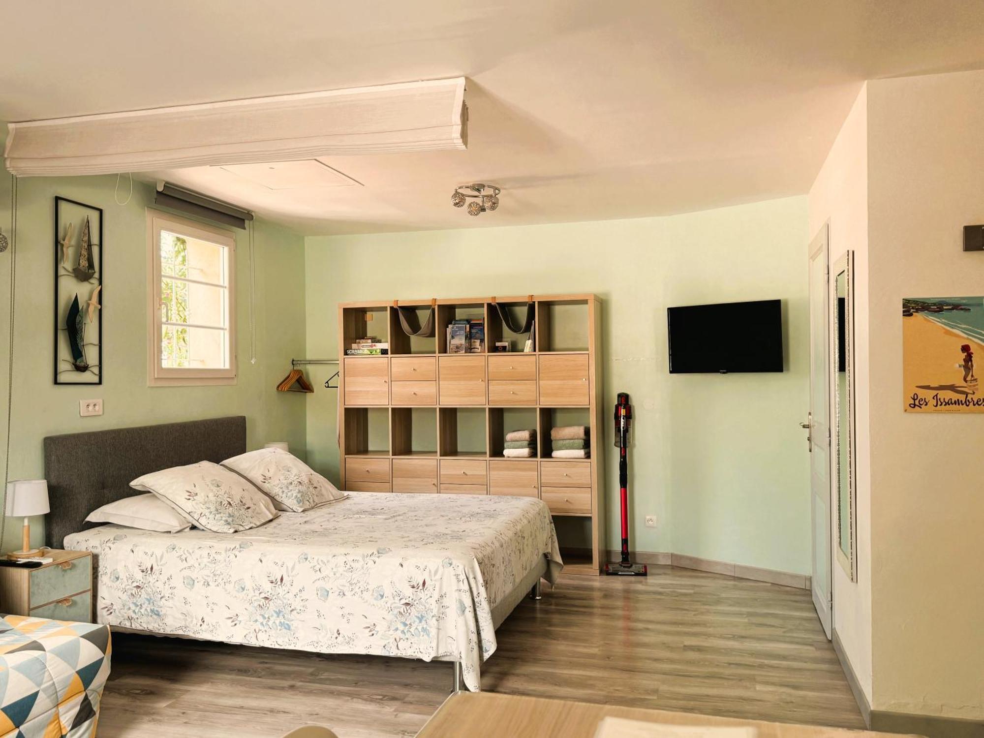 2 Hebergements - 10 Couchages - Parking, Piscine, Jacuzzi - Convivialite Roquebrune-sur Argens Exteriér fotografie